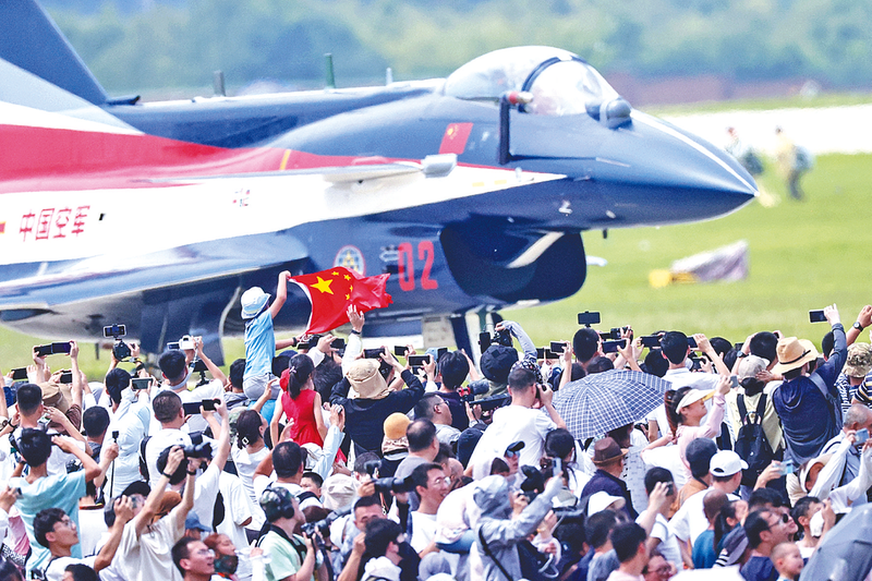 操大阴骚逼在影音长春航空展迎来首个公众日